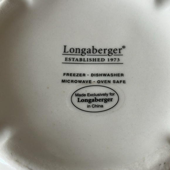 Longaberger: Christmas Holiday One Pint Crock with Lid - Picture 2 of 16